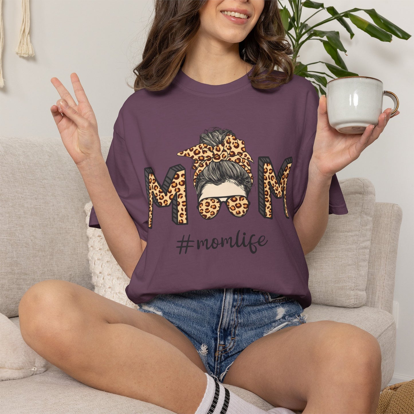 #Momlife Graphic Tee--