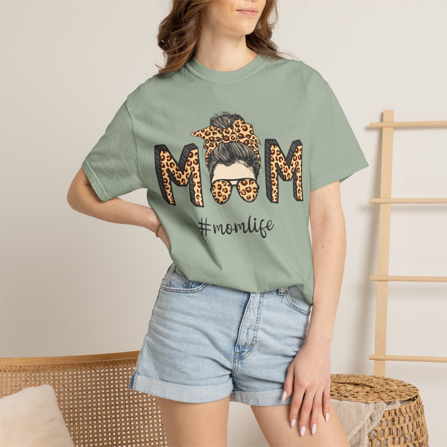 #Momlife Graphic Tee--