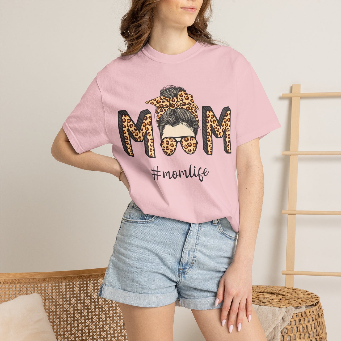 #Momlife Graphic Tee--