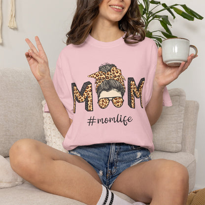 #Momlife Graphic Tee--