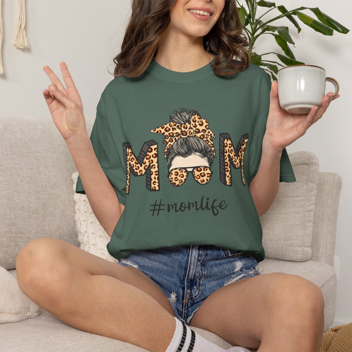 #Momlife Graphic Tee--