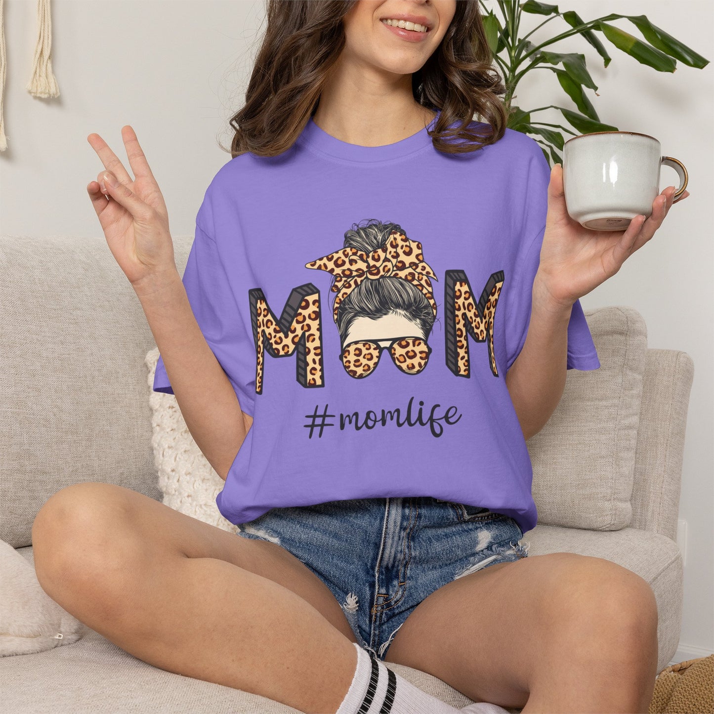 #Momlife Graphic Tee--
