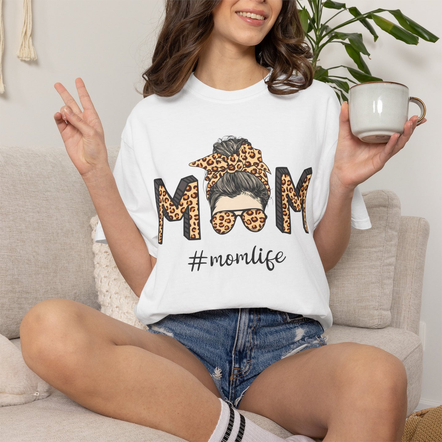 #Momlife Graphic Tee--