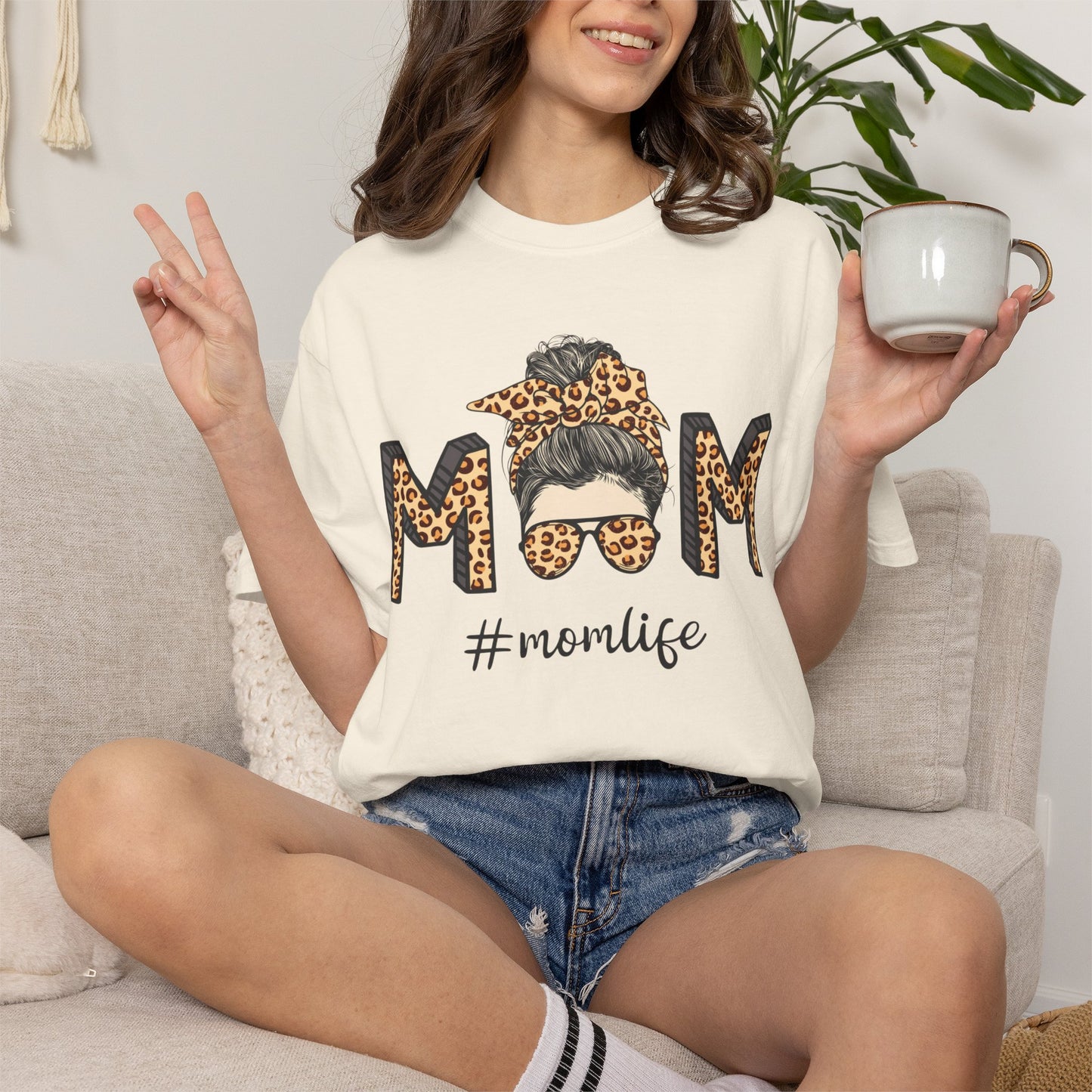 #Momlife Graphic Tee--