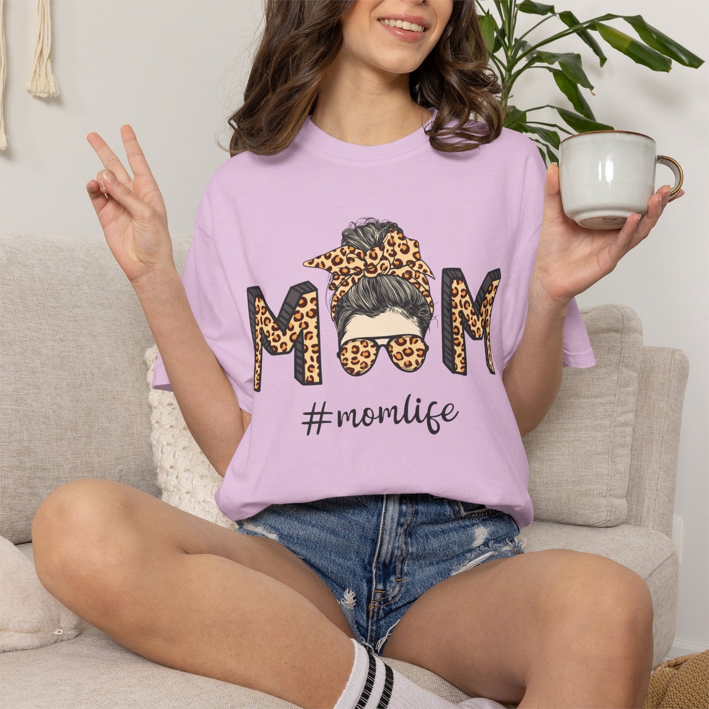 #Momlife Graphic Tee--