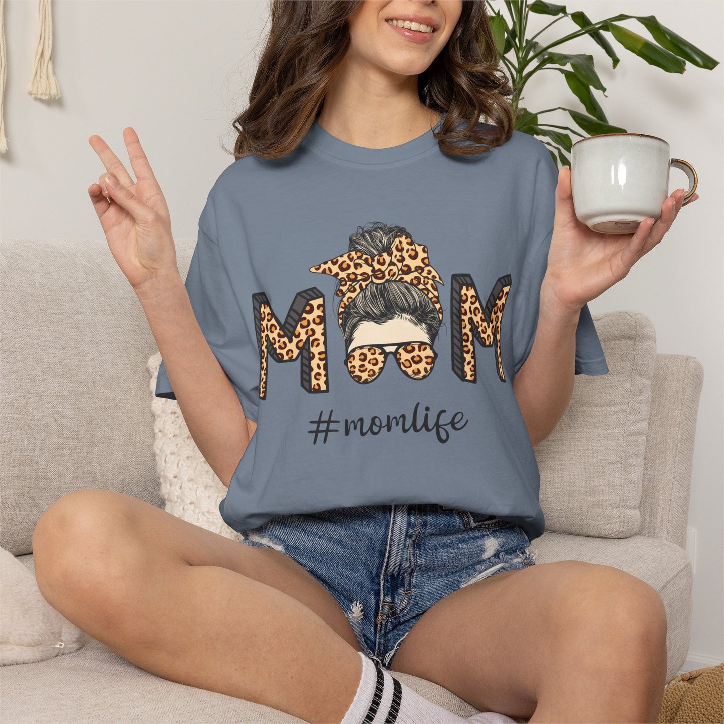 #Momlife Graphic Tee--