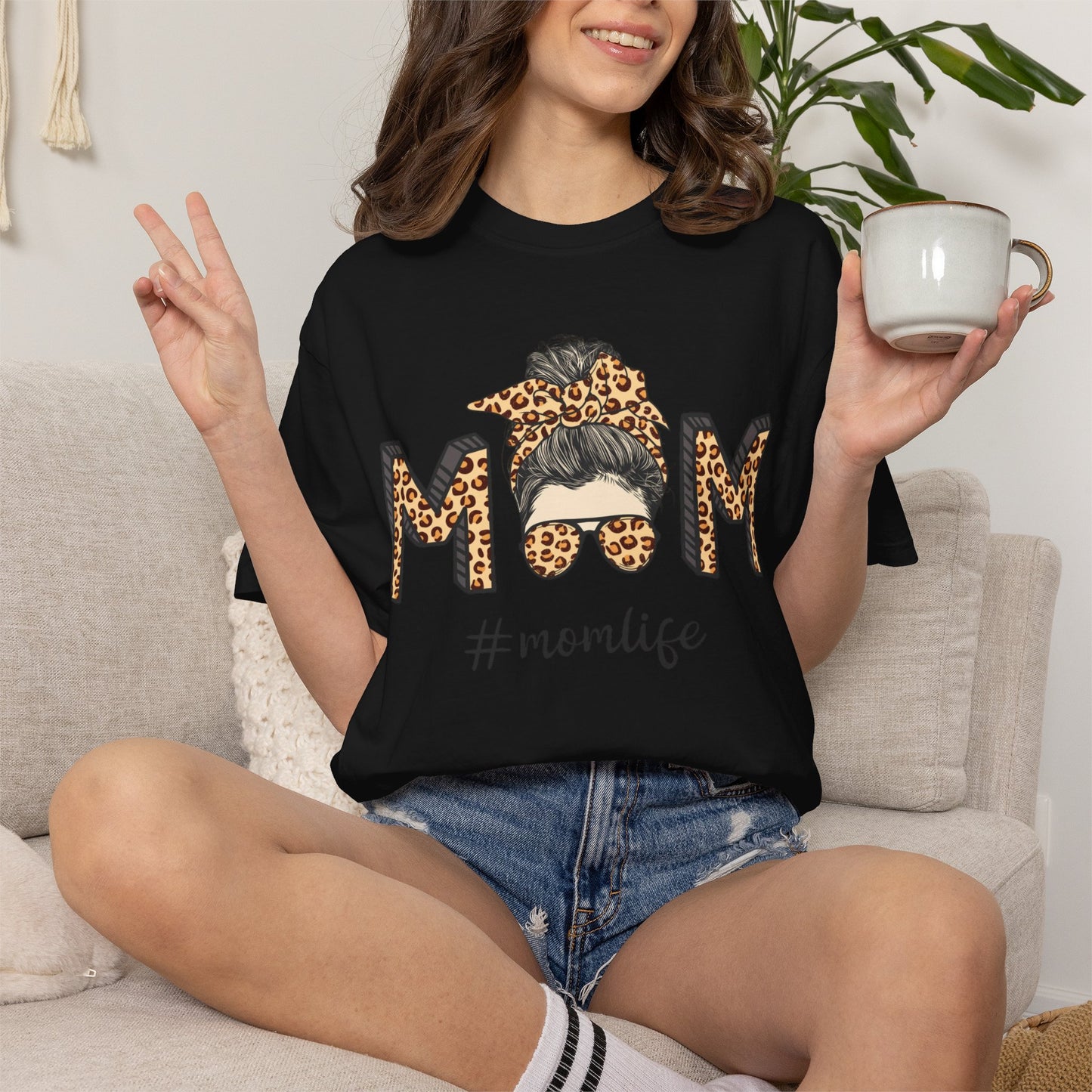 #Momlife Graphic Tee--